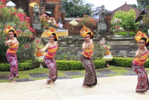 Tenun Songket Mendunia, Bupati Klungkung Punya Rencana Gila - GenPI.co BALI