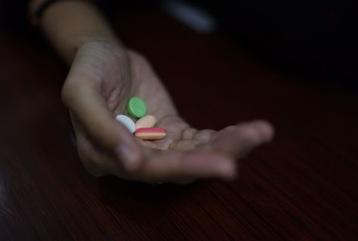 Waspada! Sering Minum Obat Pereda Nyeri Rusak Kesehatan Ginjal - GenPI.co BALI