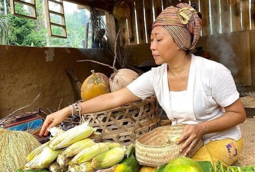 Profil Niluh Djelantik, Momok Bule 'Gila' di Bali - GenPI.co BALI