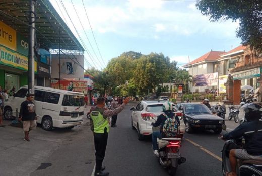 Seru! Kronologi Polisi Buleleng Ciduk Bule Jerman Perampas Mobil - GenPI.co BALI