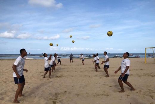 Pelatih Bali Bikin Indonesia Ramaikan AFF Beach Soccer - GenPI.co BALI