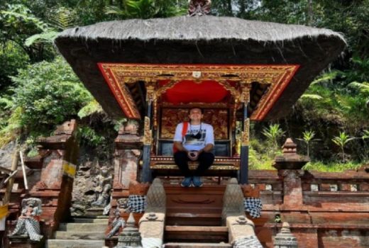 Viral Letehkan Pura Teratai Bang, Bule Dikecam Pemprov Bali - GenPI.co BALI