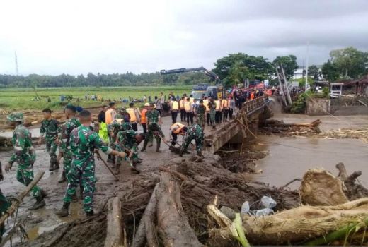 Jalan Denpasar-Gilimanuk Dibuka Usai Banjir Surut, Kata Polisi? - GenPI.co BALI
