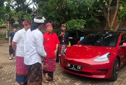 Gubernur Bali Wajibkan PNS dan ASN Pakai Kendaraan Listrik - GenPI.co BALI
