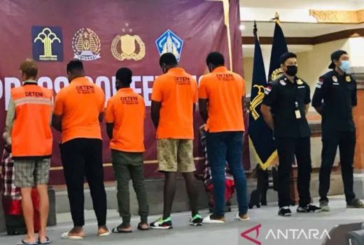 5 Bule Dideportasi, Gubernur Bali: Ini Merupakan Warning ke Wisatawan - GenPI.co BALI
