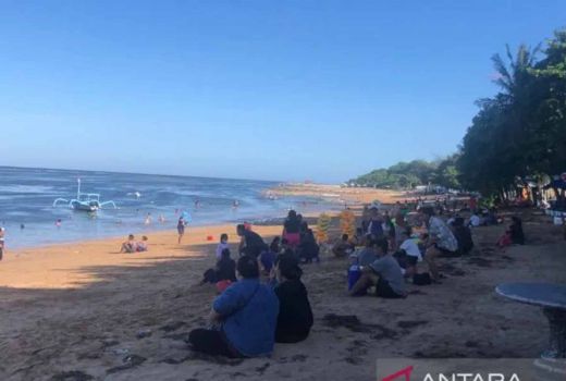 Libur Lebaran 2023, Pantai Sindhu Diserbu Pelancong, Murah Meriah - GenPI.co BALI