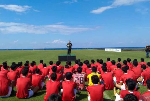 947 Orang Ikut Seleksi Timnas Indonesia U-17, Erick Thohir Beri Semangat - GenPI.co BALI