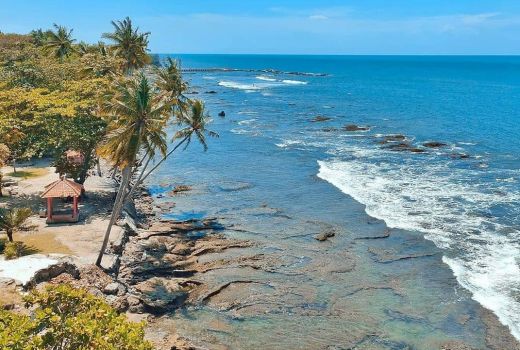 4 Aktivitas Ini Bisa Kamu Lakukan di Pantai Karang Bolong Banten - GenPI.co BANTEN