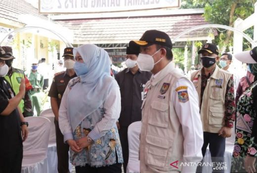 Pilkades Serentak Ditinjau Bupati, Pastikan Aman dan Taat Prokes - GenPI.co BANTEN