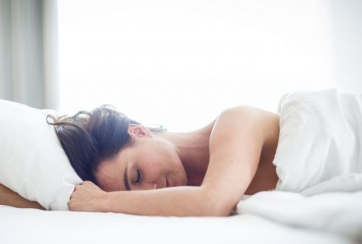 Tidak Terduga! Tidur dengan Selimut Tebal Banyak Manfaatnya - GenPI.co BANTEN