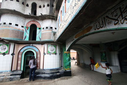 Tasbih Raksasa di Masjid Pintu Seribu, Dibangun Penyebar Islam - GenPI.co BANTEN