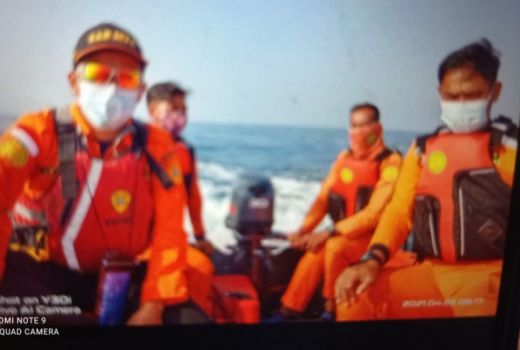 Cuaca Buruk, Dua Wisatawan Asal Bekasi Terseret Ombak - GenPI.co BANTEN