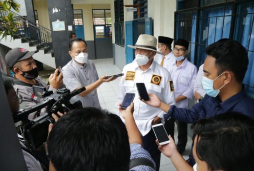 Mantap! Gaji Guru Honorer di Meroket Tajam, Sebegini Besarannya - GenPI.co BANTEN