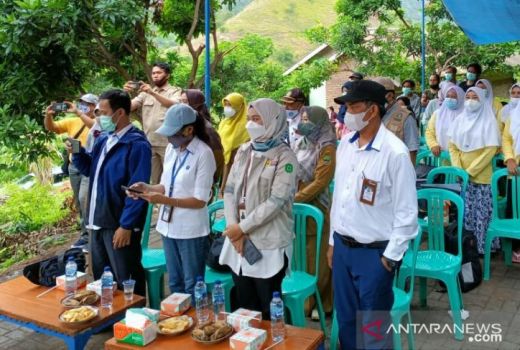 Deklarasi Stop BABS, Warga Miskin Suralaya dapat Bantuan Toilet - GenPI.co BANTEN