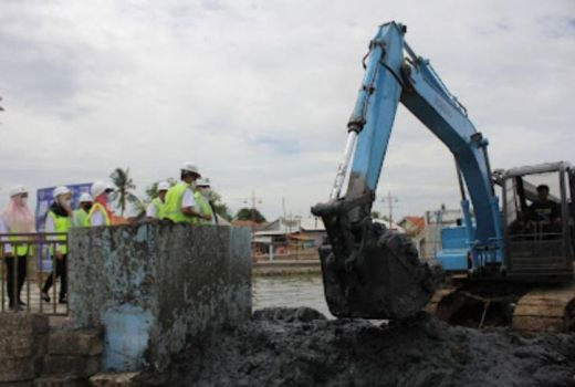 Permudah Nelayan Melintas, DBMSDA Normalisasi Sungai Ciketapang - GenPI.co BANTEN