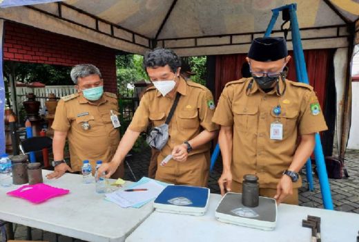 Uji Tera Disperindagkop, Ini Nasib Timbangan yang Tidak Lolos Uji - GenPI.co BANTEN