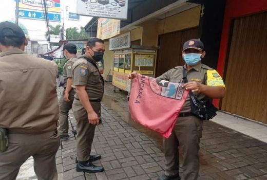 Bendera Ormas di Kecamatan Cipondoh Diturunkan Pihak Keamanan - GenPI.co BANTEN