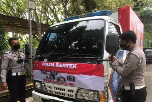 Polda Banten Kirim Bantuan ke Korban Bencana Gunung Semeru - GenPI.co BANTEN