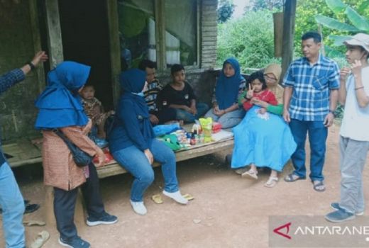 Dinsos Lebak Berikan Bantuan untuk Yatim Piatu di Pasirnangka - GenPI.co BANTEN
