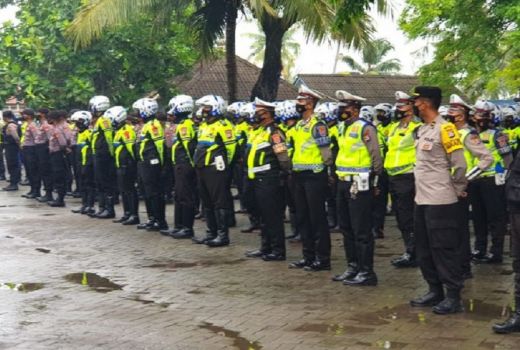 200 Personel Polda Banten Amankan Jalur Wisata Anyer-Carita - GenPI.co BANTEN