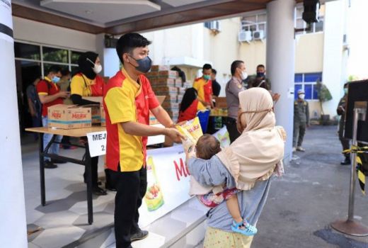 Pasar Minyak Murah Ramai Diserbu Warga, Masih Ada Hari Kedua - GenPI.co BANTEN