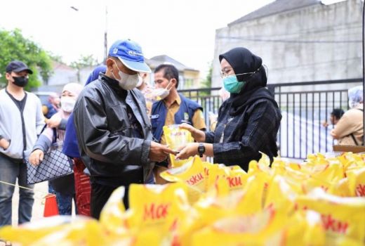 Operasi Pasar Minyak Murah Hari Kedua Ludes dalam Waktu 2 Jam - GenPI.co BANTEN