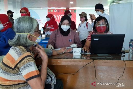 Vaksinasi Tetap Berlanjut di Bulan Ramadan, Begini Ketentuan MUI - GenPI.co BANTEN