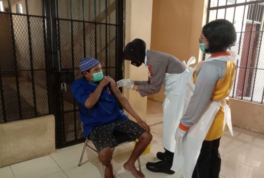 Begini Mekanisme Pemberian Vaksin Penghuni Rutan Polda Banten - GenPI.co BANTEN