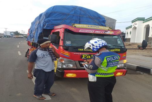 Ditlantas Polda Banten Tilang Kendaraan ODOL di Serang - GenPI.co BANTEN