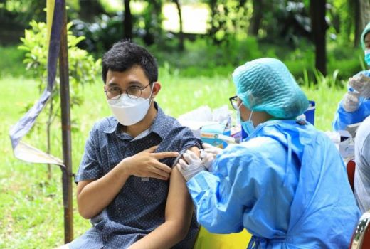 Vaksinasi dengan Suasana Hutan Kota,, Kurangi Ketegangan Peserta - GenPI.co BANTEN