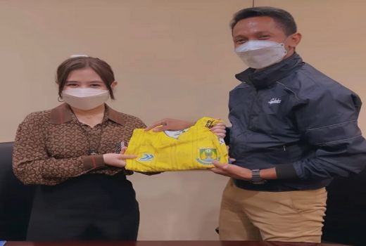Saingi Raffi, Prilly Latuconsina Resmi Jadi Pemilik Persikota - GenPI.co BANTEN