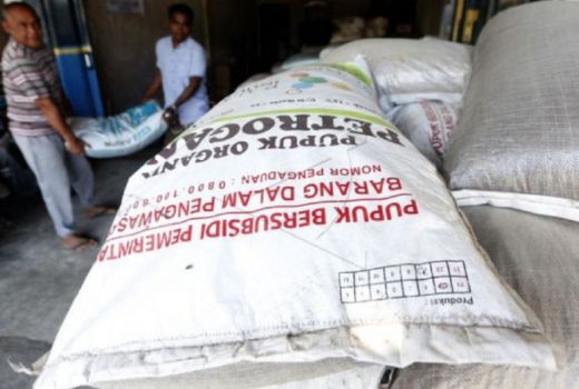 Stok Pupuk Aman, tapi Petani Bingung Cara Pakai Kartu Tani - GenPI.co BANTEN