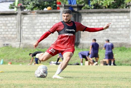 Diizinkan Mundur Manajemen Persita, Devronov Merasa Terharu - GenPI.co BANTEN
