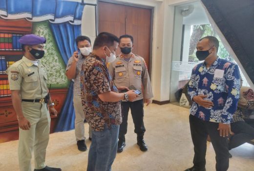 Tak Kantongi Izin, Wisuda STKIP Rangkasbitung Dibubarkan Polisi - GenPI.co BANTEN