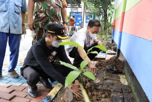Boleh Ditiru, Kecamatan Jatiuwung Bagi Bibit Pohon ke Kelurahan - GenPI.co BANTEN
