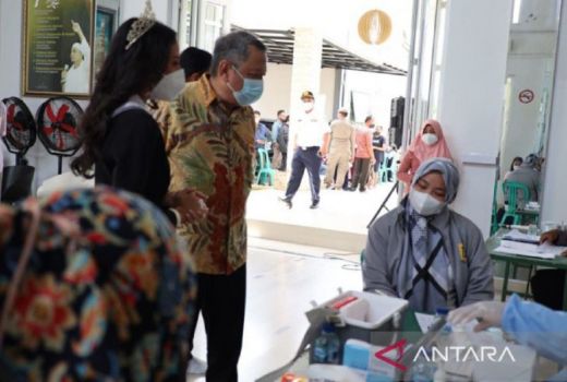 Walkot Tangsel Tinjau Vaksinasi di Kampung Dhuha Ar-Raudhah - GenPI.co BANTEN