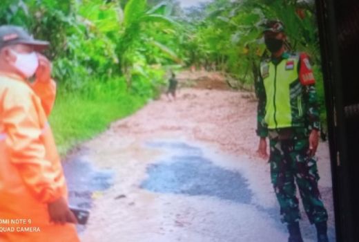 Waspada! Ruas Jalan Menuju Wisata Karangtaraje Longsor - GenPI.co BANTEN