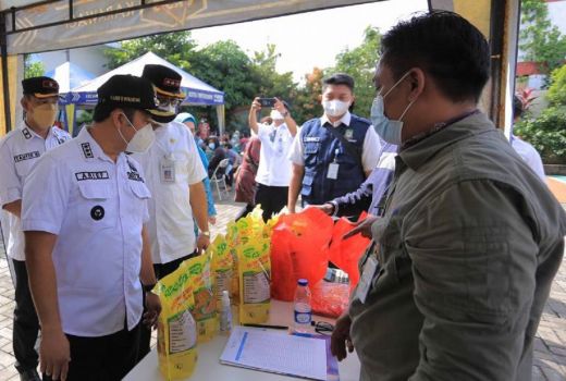 Pemkot Ajak Masyarakat Vaksin Sekaligus Operasi Pasar Minyak - GenPI.co BANTEN