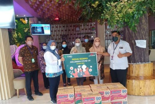 LPKR Beri Bantuan untuk Warga Isoman di Kelapa Dua Tangerang - GenPI.co BANTEN