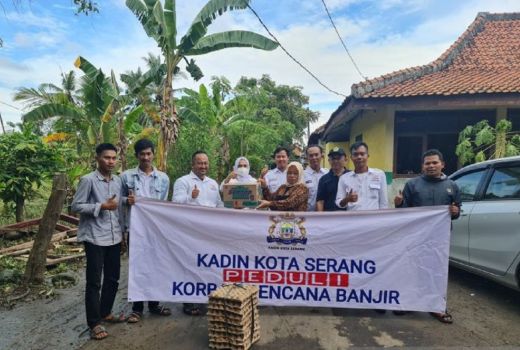 Peduli Korban Banjir, Kadin Kota Serang Salurkan Bantuan Makanan - GenPI.co BANTEN