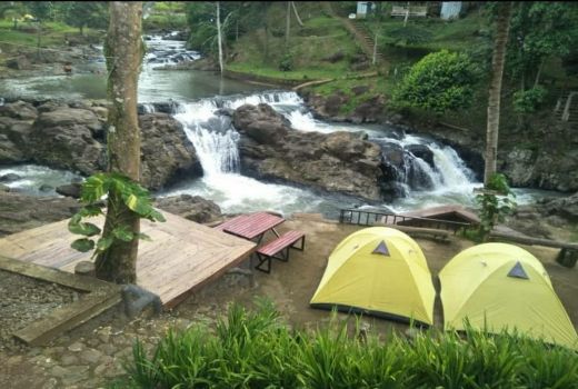 Camping Sambil Melihat Keindahan Curug Leuwi Bumi di Pandeglang - GenPI.co BANTEN