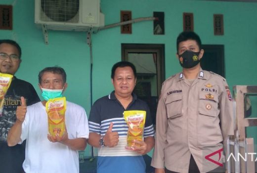 Tak Harus Tunggu Pemerintah, Warga TMI Gelar Bazar Minyak Goreng - GenPI.co BANTEN
