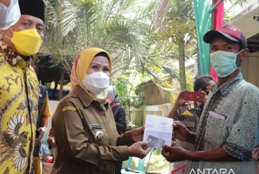 Akhirnya Kompensasi dari Pertamina Datang, Begini Pesan Bupati - GenPI.co BANTEN