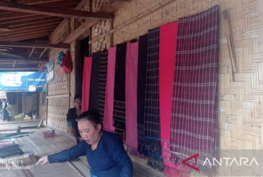 Badui Diserbu Wisatawan, Pendapatan Pedagang Kerajinan Melimpah - GenPI.co BANTEN