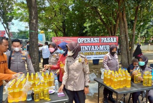 Polisi Sidak 5 Distributor Besar Minyak Goreng, Ini Temuannya - GenPI.co BANTEN