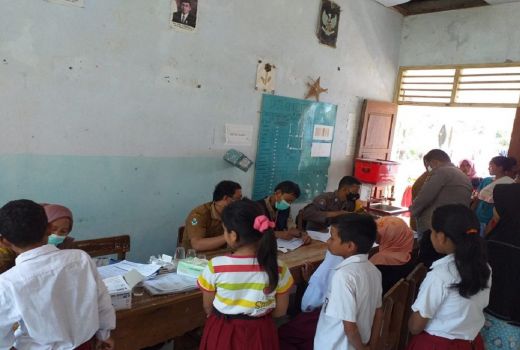Putus Mata Rantai Penyebaran, Polsek Cimarga Gelar Vaksin Anak - GenPI.co BANTEN