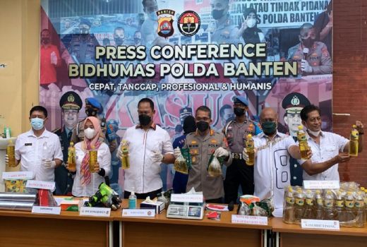 Gila! Gudang Pengemas Ulang Minyak Curah Digrebek Polda Banten - GenPI.co BANTEN