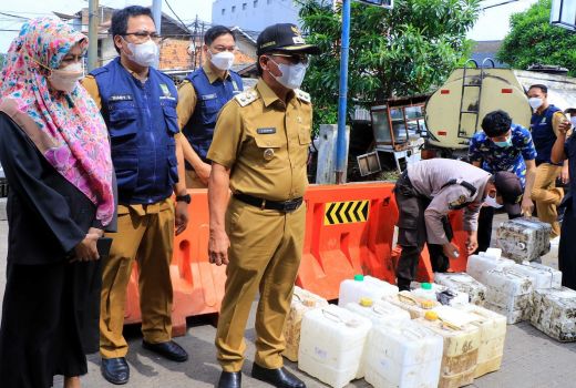 Wawalkot Pastikan Minyak Curah di Pasar Anyar Dijual Sesuai HET - GenPI.co BANTEN