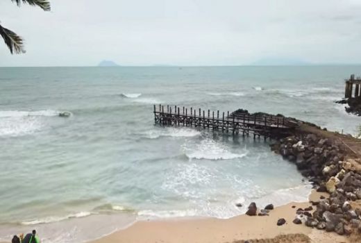 Buaya di Pantai Anyer Bikin Geger, Wisatawan Dilarang Berenang - GenPI.co BANTEN