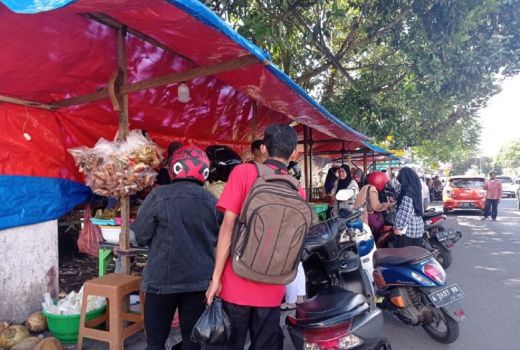 Pedagang Takjil di Rangkasbitung Tersenyum, Untungnya Wow - GenPI.co BANTEN